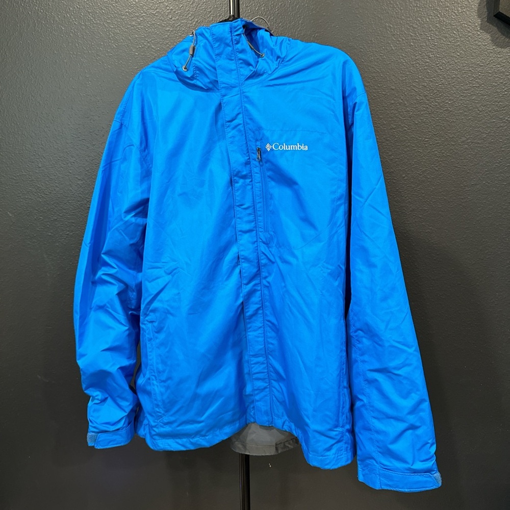 Blue Columbia Rain Jacket/Wind Breaker. XL excellent condition.